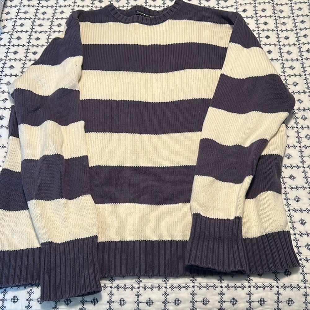 Brandy Melville sweater